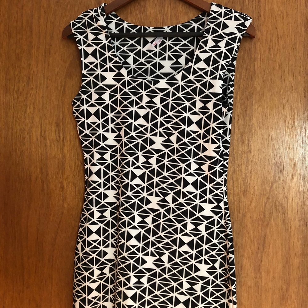 Black and white Geometric pattern dress.